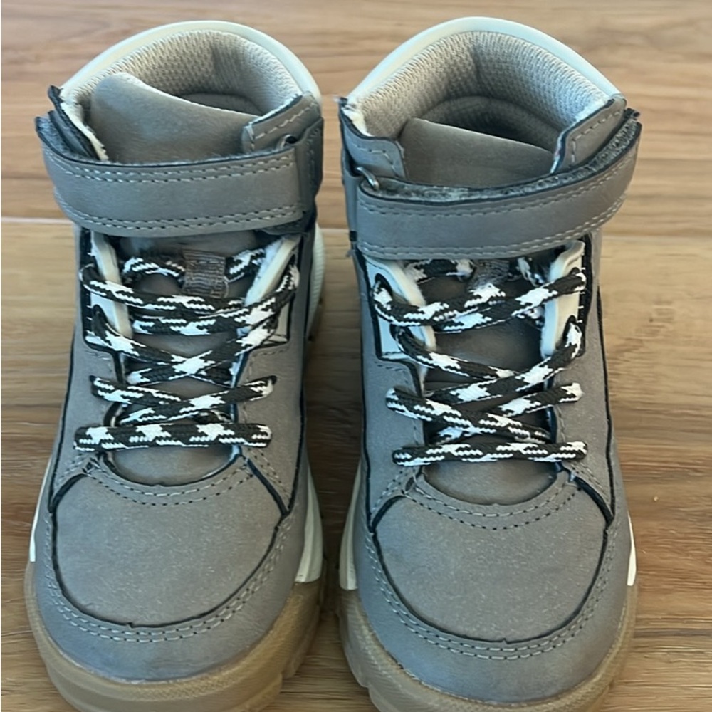 OshKosh B'gosh Gray Kids Boots with Velcro and Laces